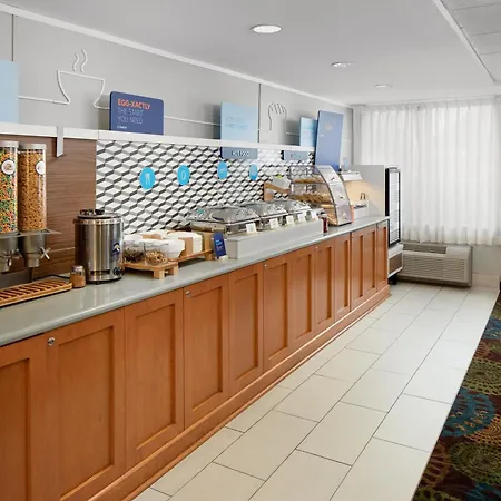 Holiday Inn Express Romulus / Detroit Airport By Ihg-2